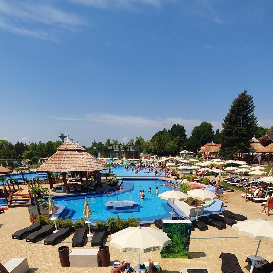 Relax Wellness Manzard Hajduszoboszlo Apartment ภายนอก รูปภาพ