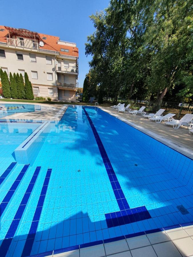 Relax Wellness Manzard Hajduszoboszlo Apartment ภายนอก รูปภาพ